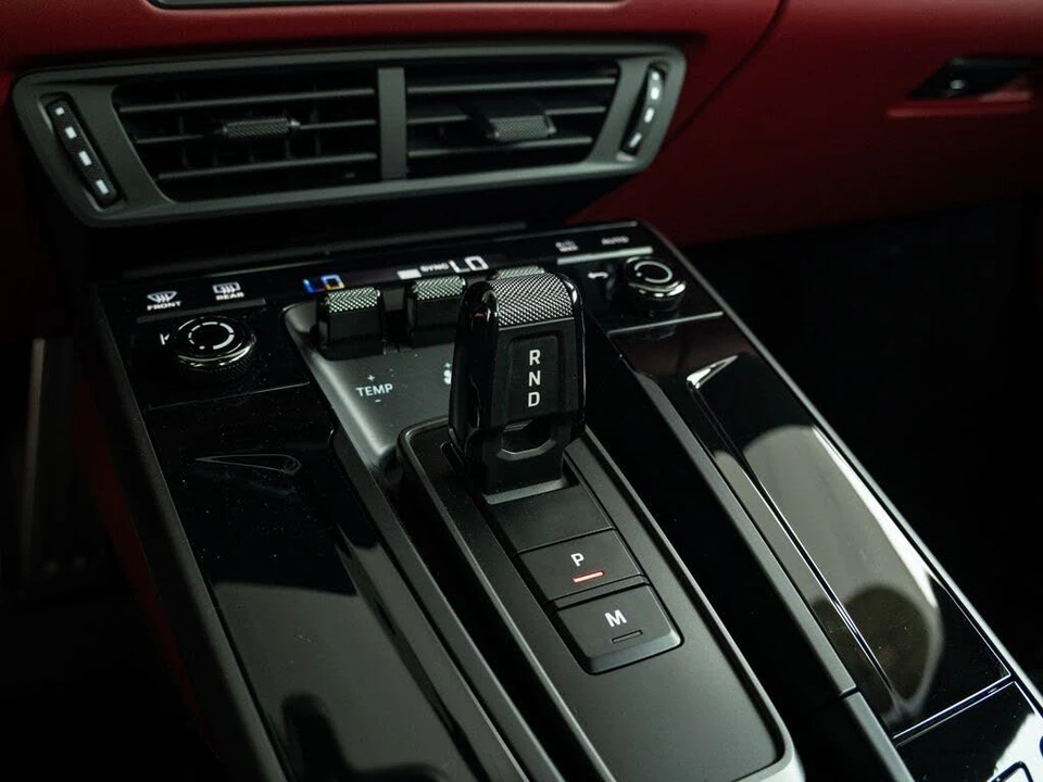 2025 Porsche 992 Carrera - Image 15 of 29