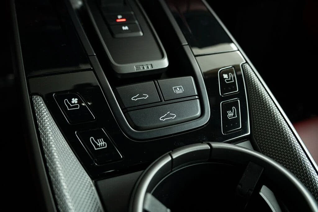 2025 Porsche 992 Carrera - Image 16 of 29