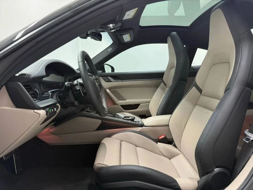 2025 Porsche 992 Carrera - Image 11 of 31