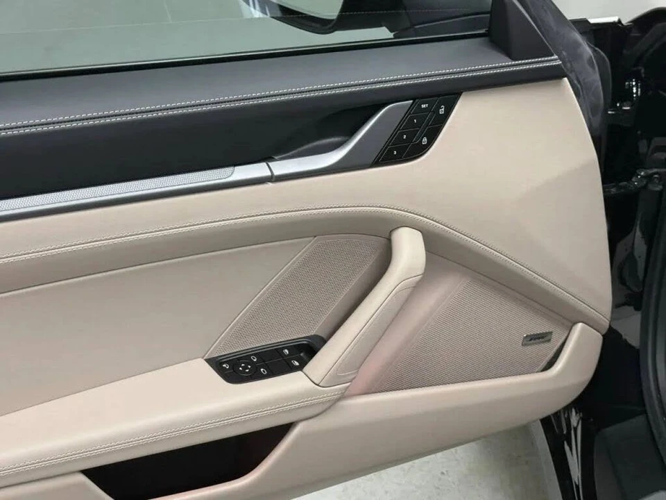 2025 Porsche 992 Carrera - Image 14 of 31