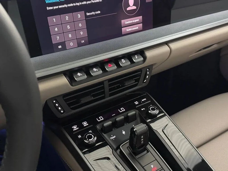 2025 Porsche 992 Carrera - Image 26 of 31