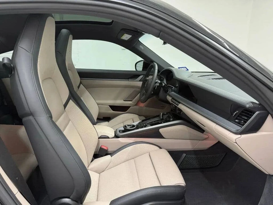 2025 Porsche 992 Carrera - Image 10 of 31
