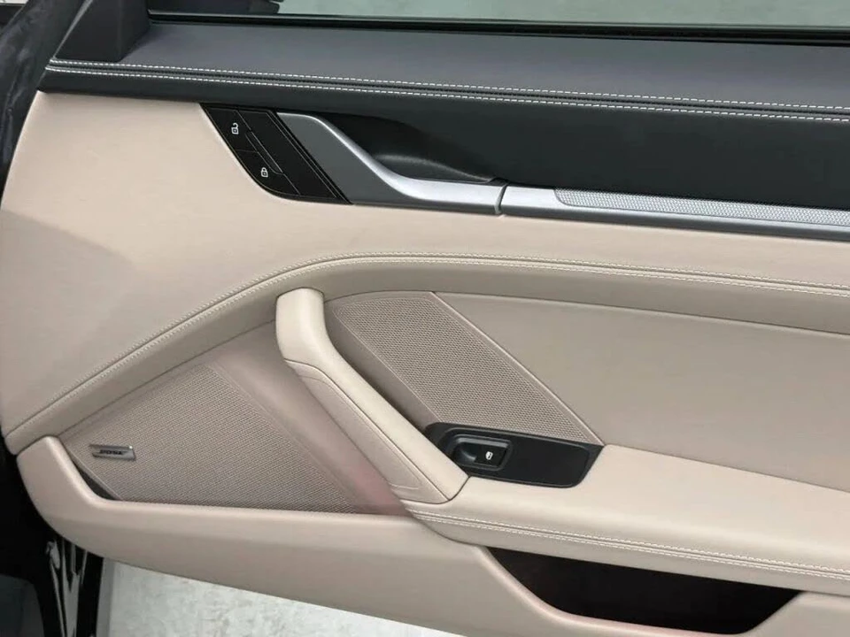 2025 Porsche 992 Carrera - Image 13 of 31