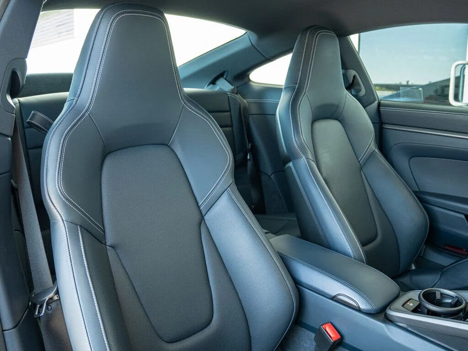2025 Porsche 992 Carrera - Image 23 of 31