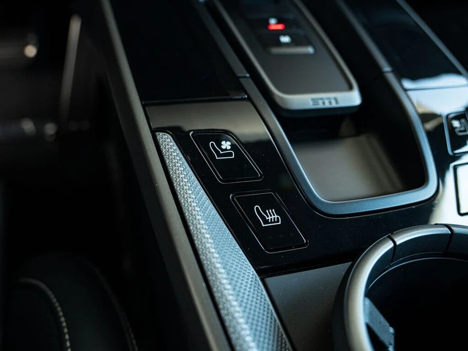 2025 Porsche 992 Carrera - Image 12 of 31