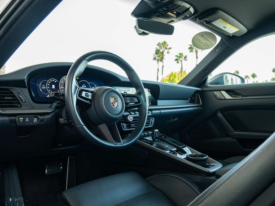 2025 Porsche 992 Carrera - Image 4 of 31