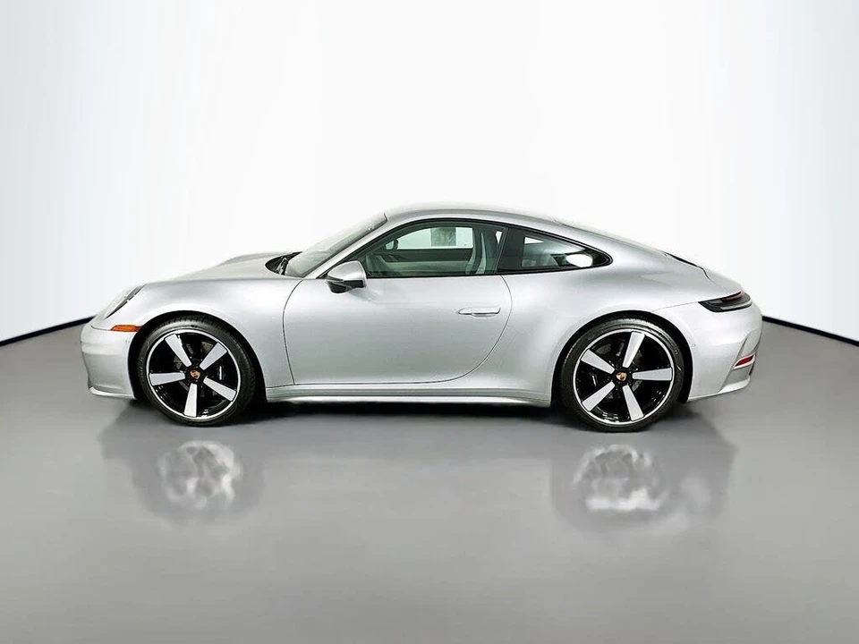 2025 Porsche 992 Carrera - Image 2 of 31