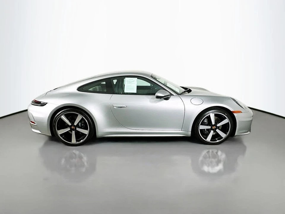 2025 Porsche 992 Carrera - Image 8 of 31