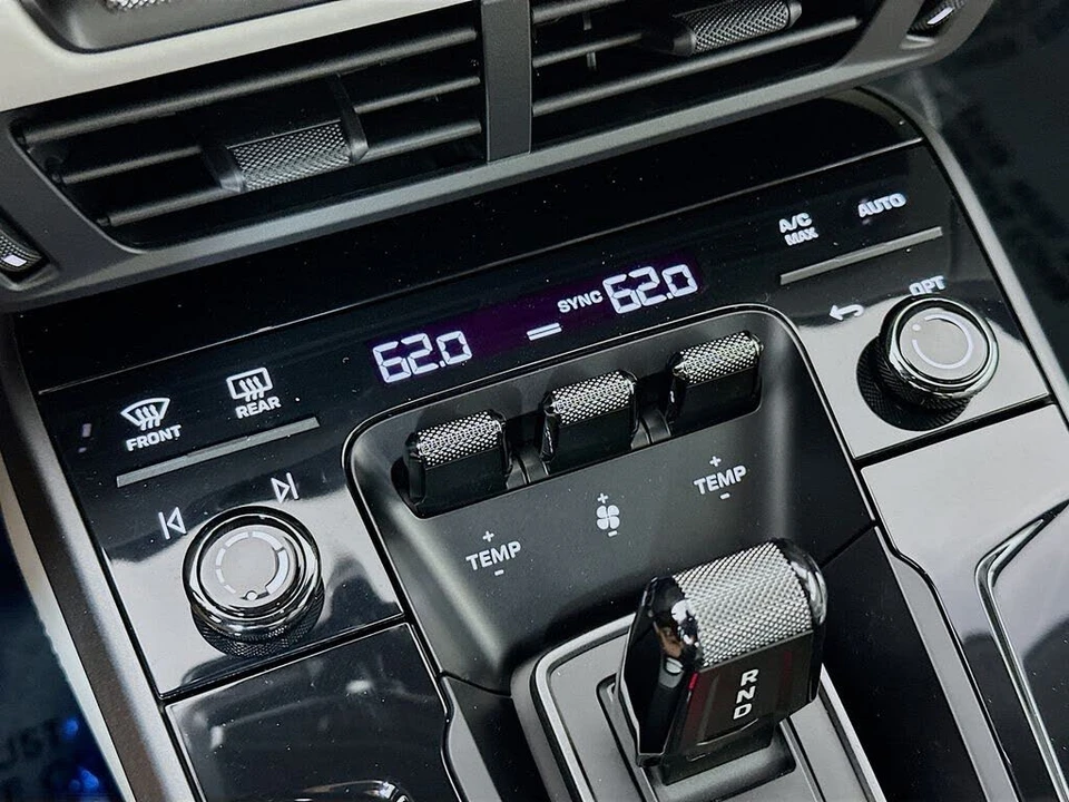2025 Porsche 992 Carrera - Image 17 of 31