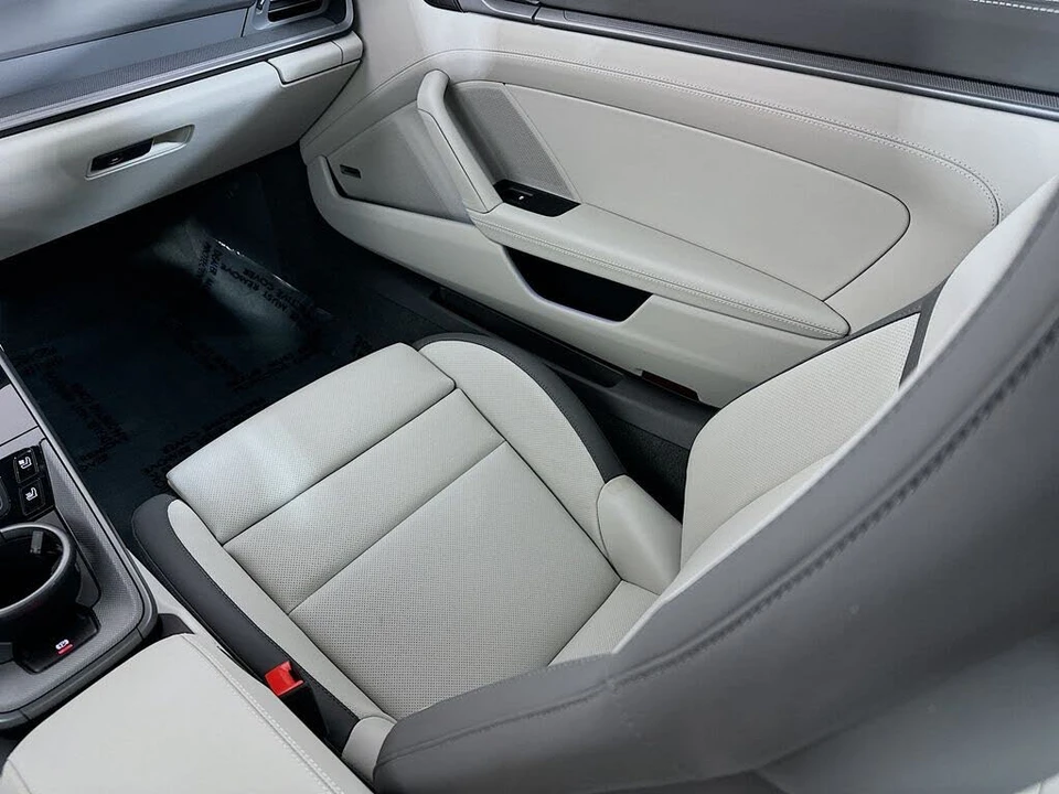 2025 Porsche 992 Carrera - Image 25 of 31