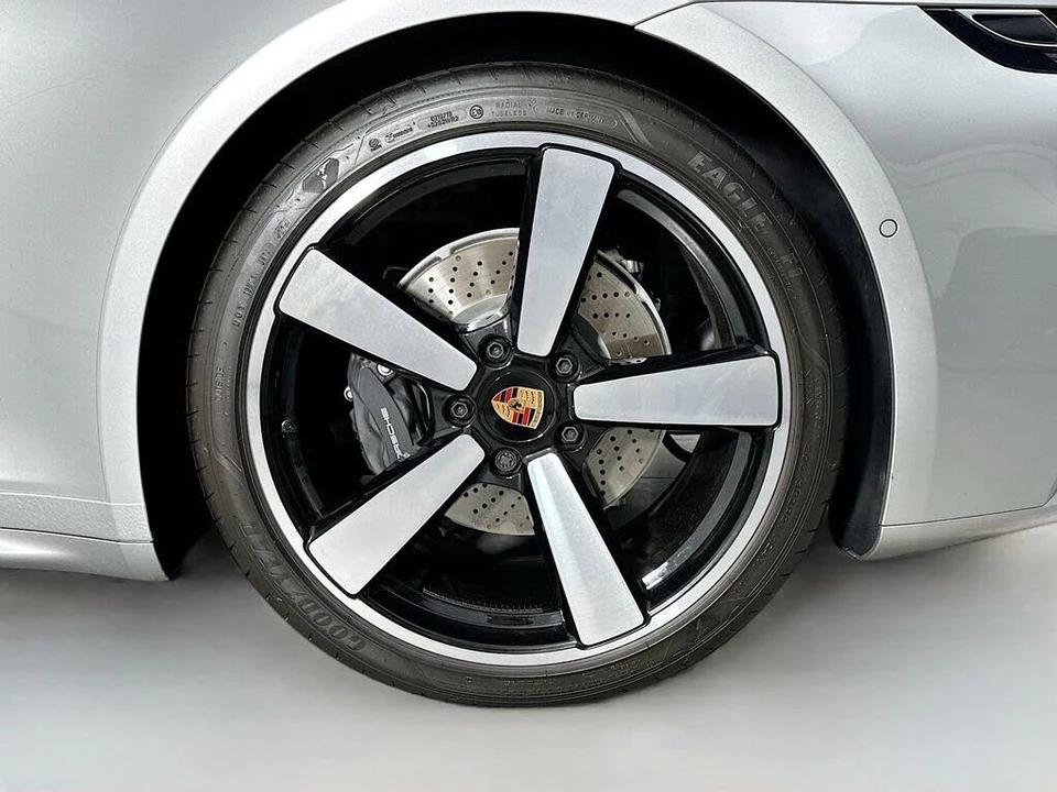 2025 Porsche 992 Carrera - Image 30 of 31