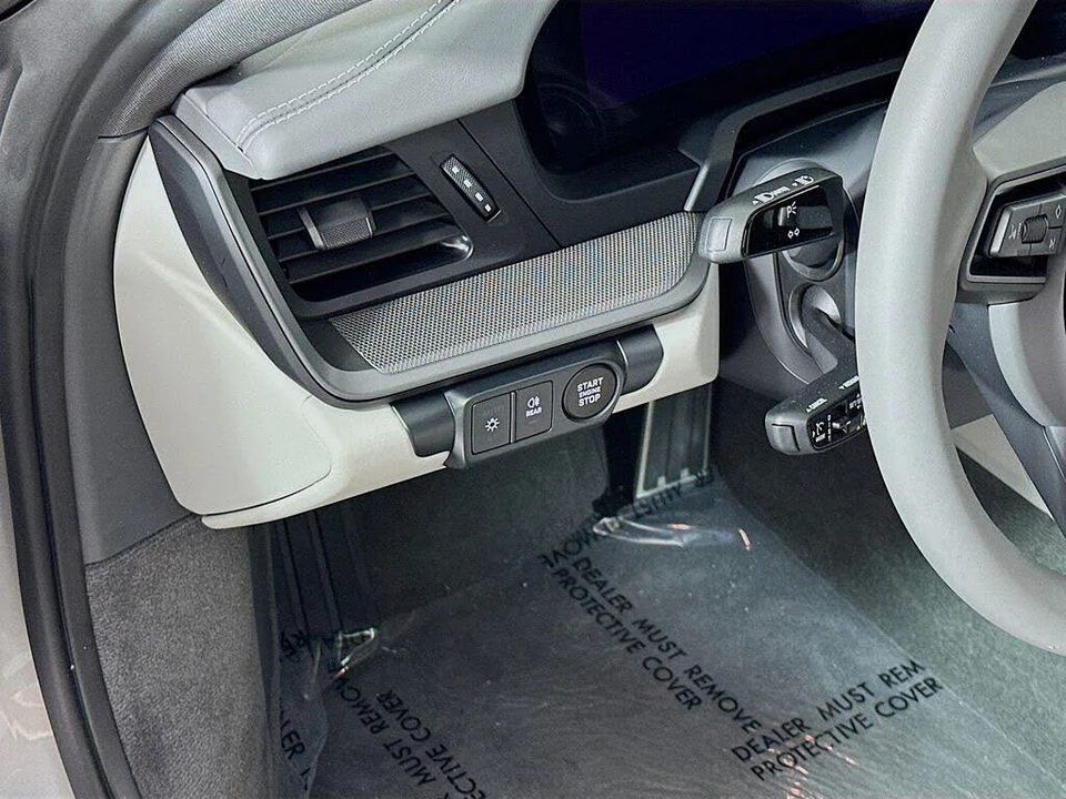 2025 Porsche 992 Carrera - Image 11 of 31