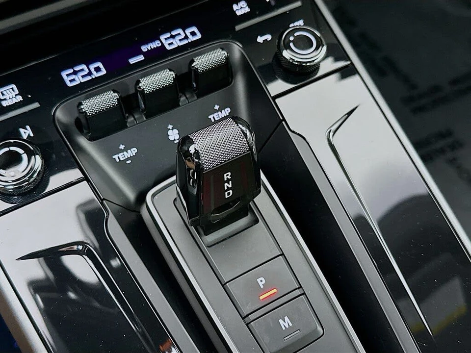 2025 Porsche 992 Carrera - Image 18 of 31