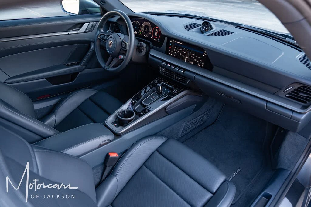 2025 Porsche 992 Carrera - Image 29 of 31