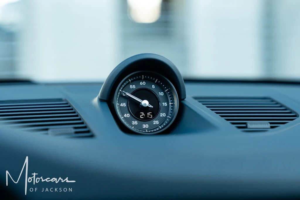 2025 Porsche 992 Carrera - Image 11 of 31