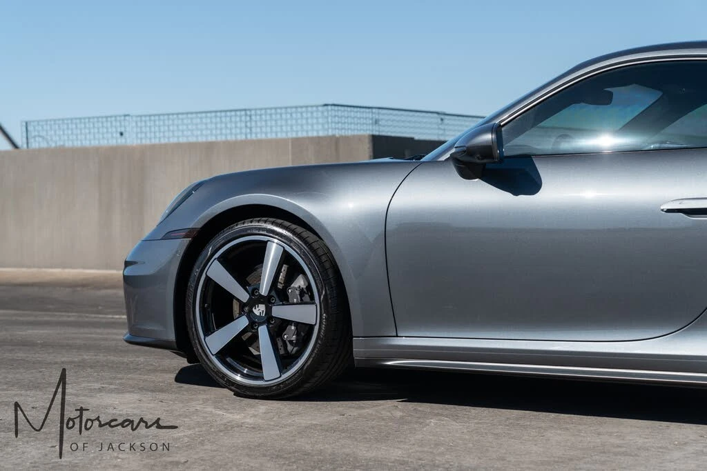 2025 Porsche 992 Carrera - Image 30 of 31