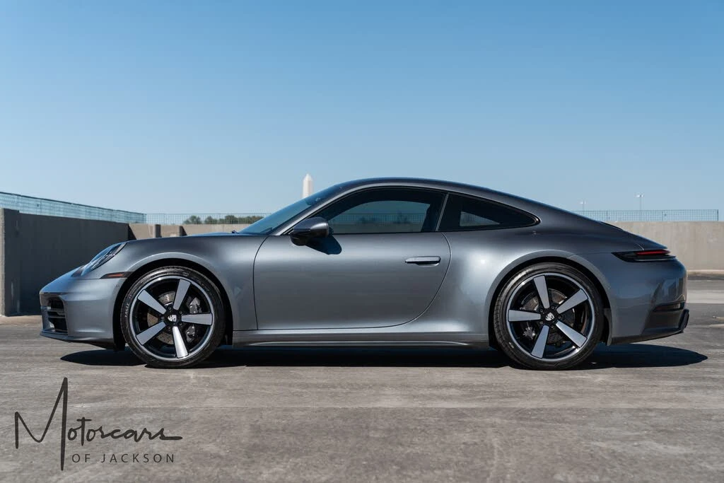 2025 Porsche 992 Carrera - Image 4 of 31