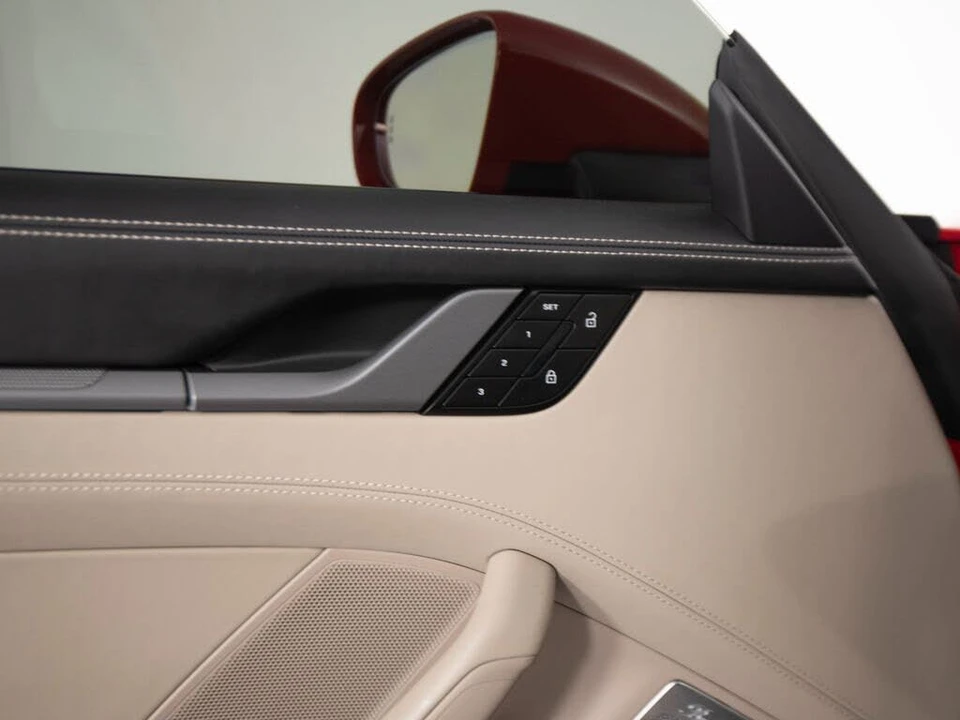 2025 Porsche 992 Carrera - Image 19 of 31