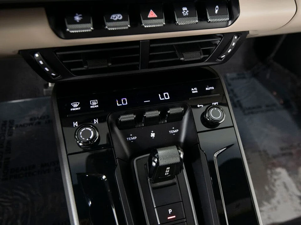 2025 Porsche 992 Carrera - Image 28 of 31