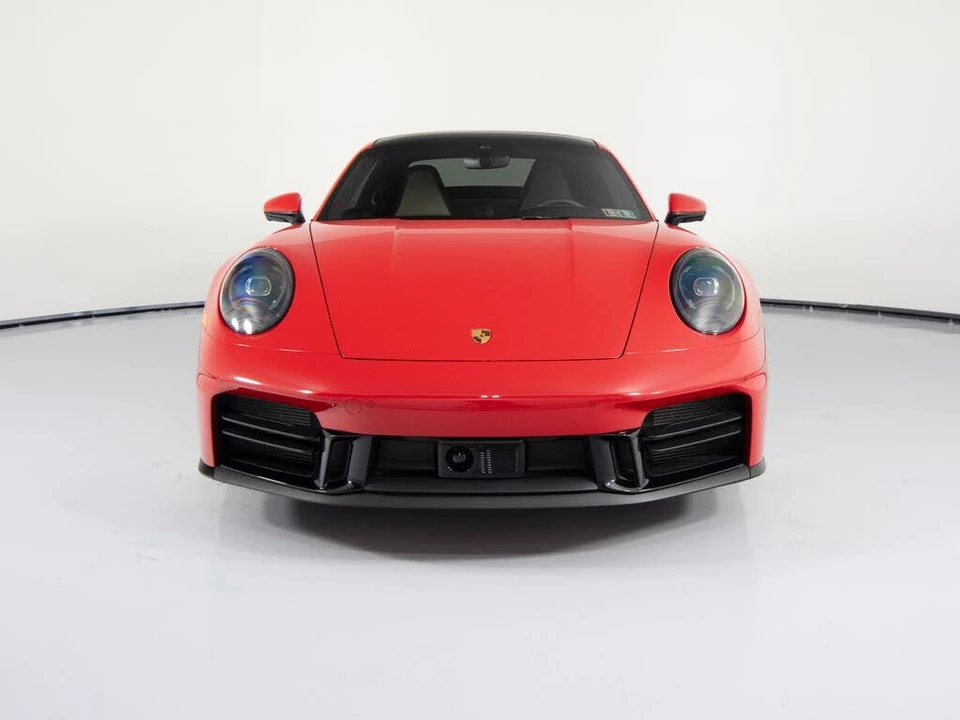2025 Porsche 992 Carrera - Image 13 of 31