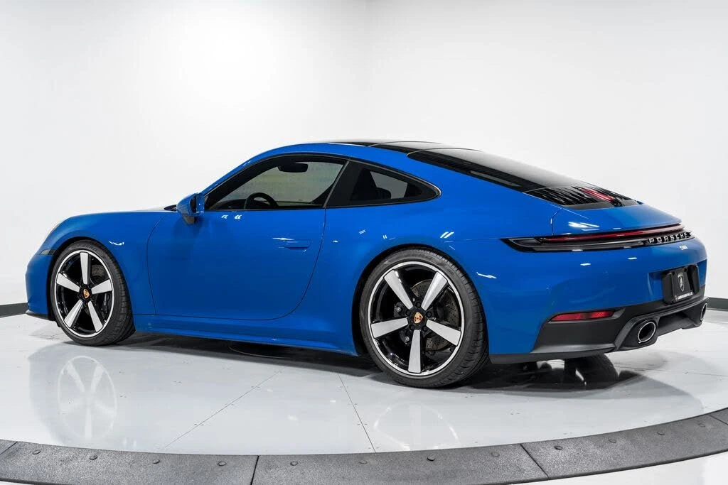 2025 Porsche 992 Carrera - Image 5 of 31