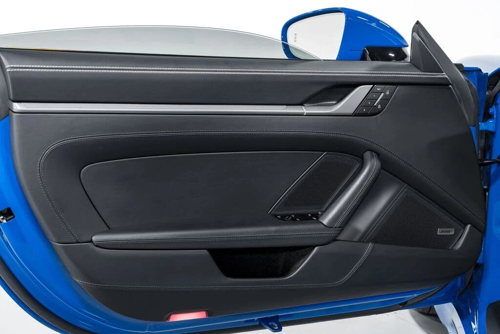 2025 Porsche 992 Carrera - Image 9 of 31
