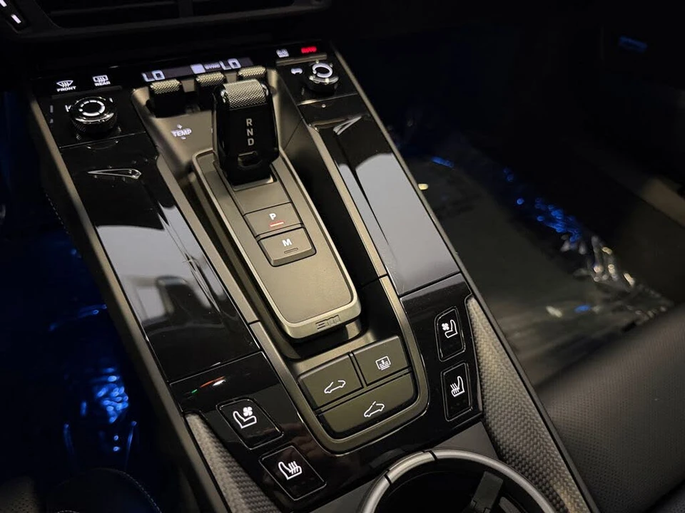 2025 Porsche 992 Carrera - Image 18 of 26