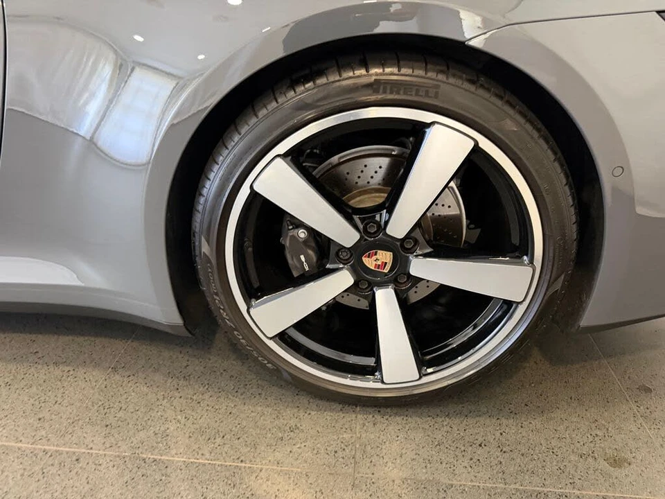 2025 Porsche 992 Carrera - Image 11 of 26