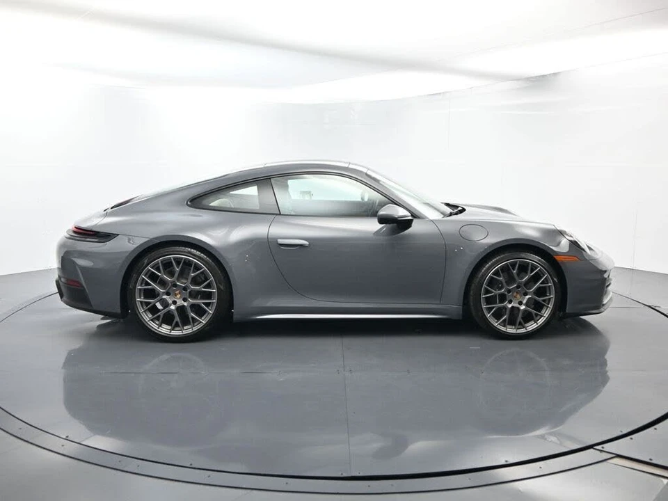 2025 Porsche 992 Carrera - Image 16 of 31