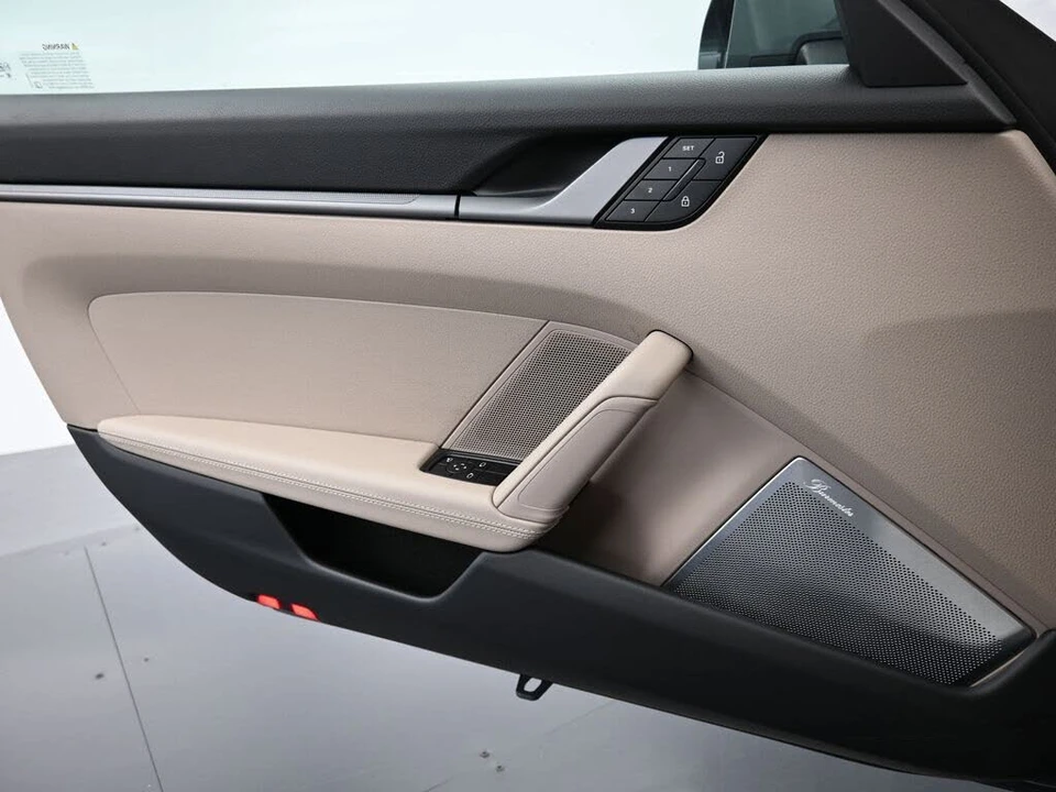 2025 Porsche 992 Carrera - Image 19 of 31