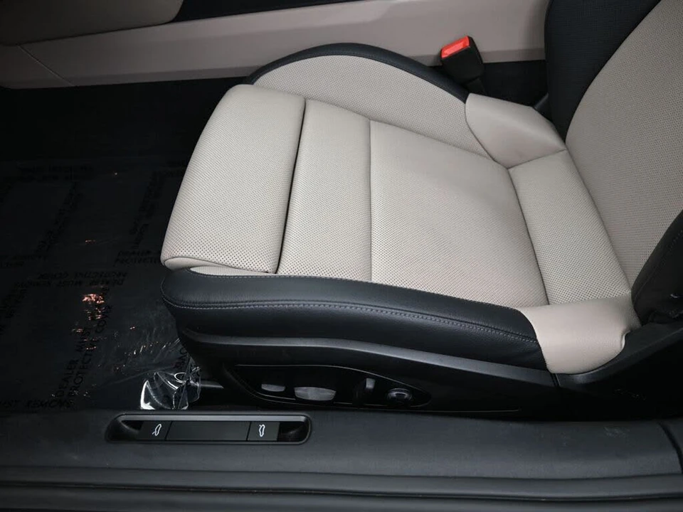 2025 Porsche 992 Carrera - Image 21 of 31