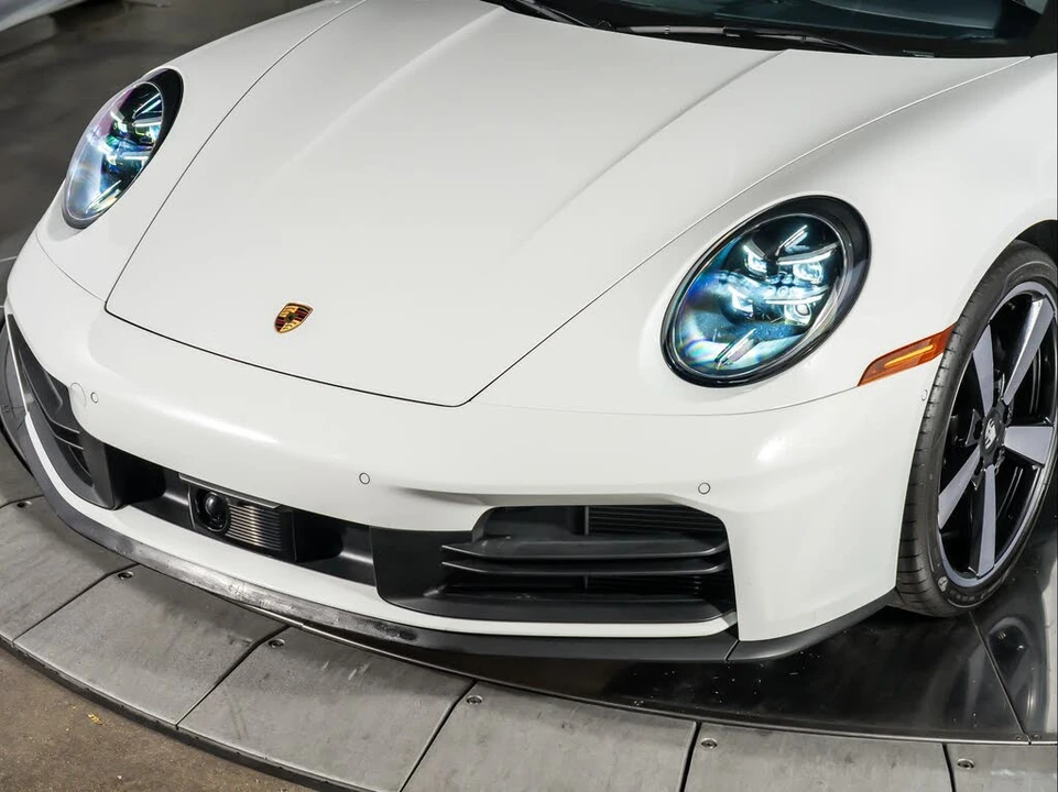 2025 Porsche 992 Carrera - Image 11 of 31