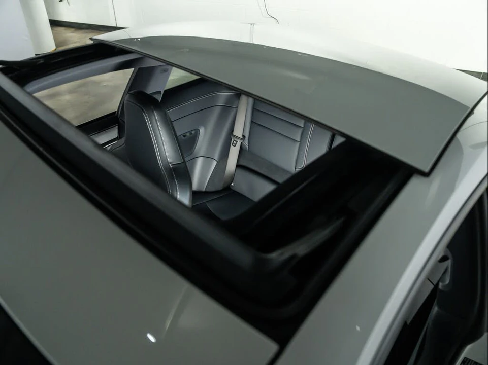 2025 Porsche 992 Carrera - Image 17 of 31