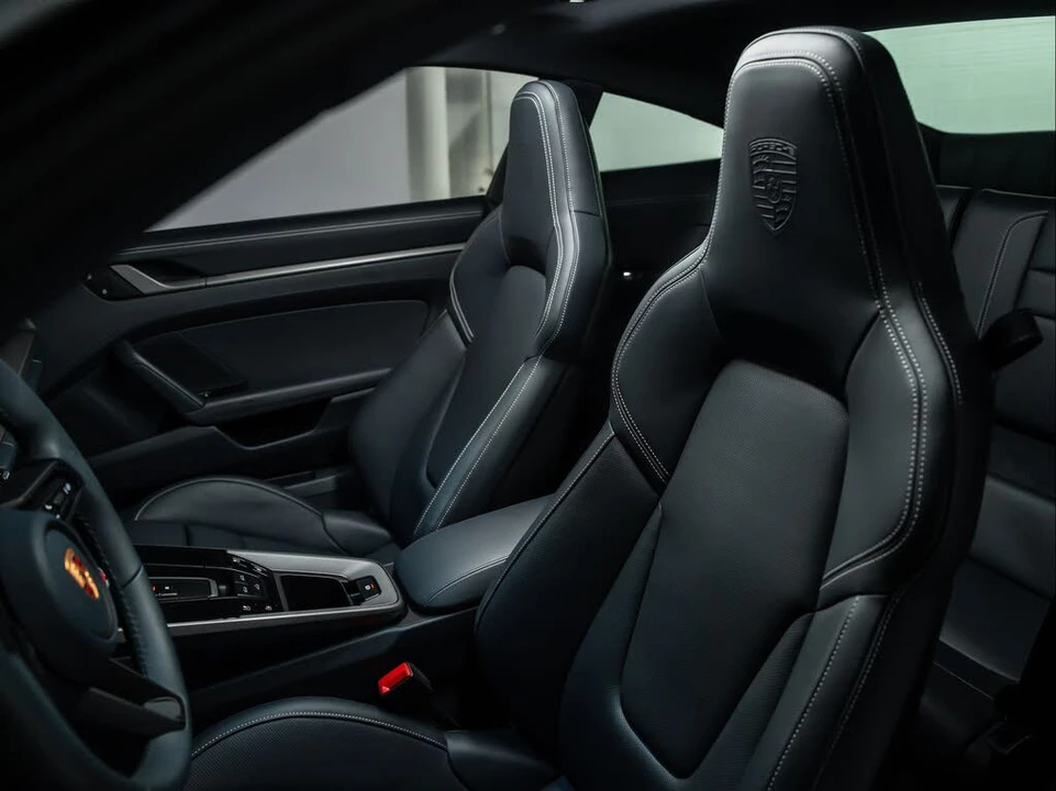 2025 Porsche 992 Carrera - Image 5 of 31
