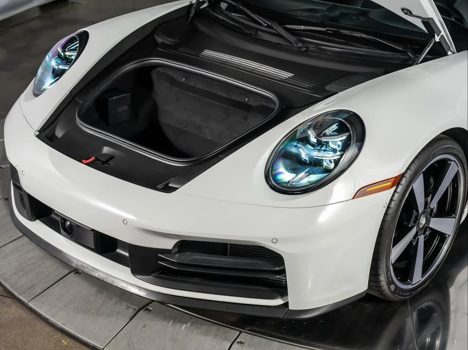 2025 Porsche 992 Carrera - Image 16 of 31