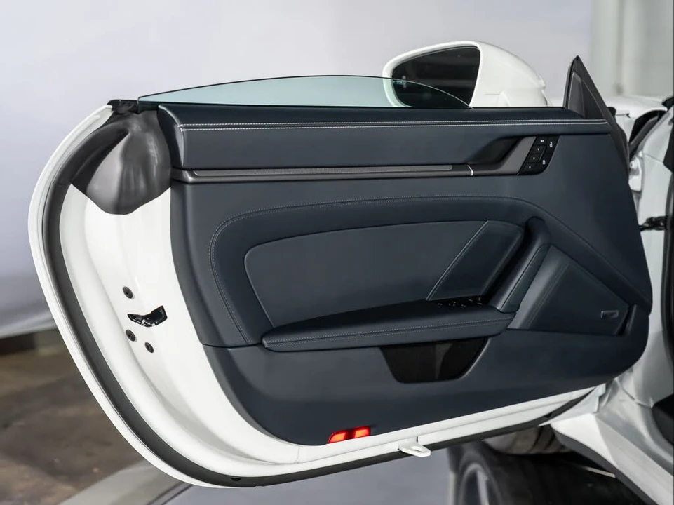 2025 Porsche 992 Carrera - Image 23 of 31