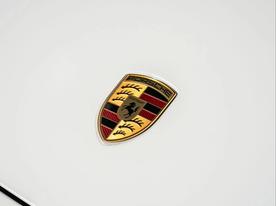 2025 Porsche 992 Carrera - Image 13 of 31