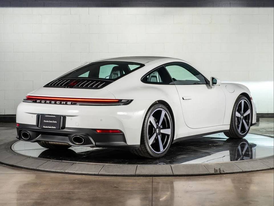 2025 Porsche 992 Carrera - Image 9 of 31