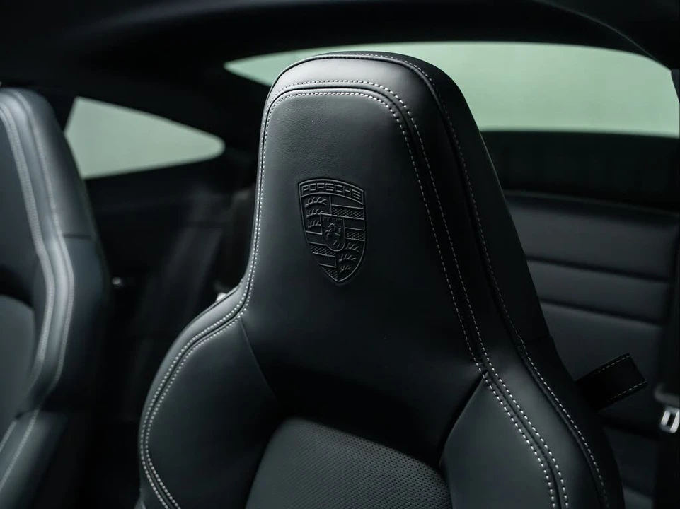 2025 Porsche 992 Carrera - Image 22 of 31