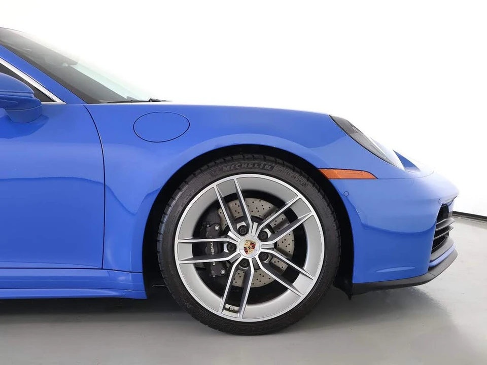 2025 Porsche 992 Carrera - Image 11 of 26