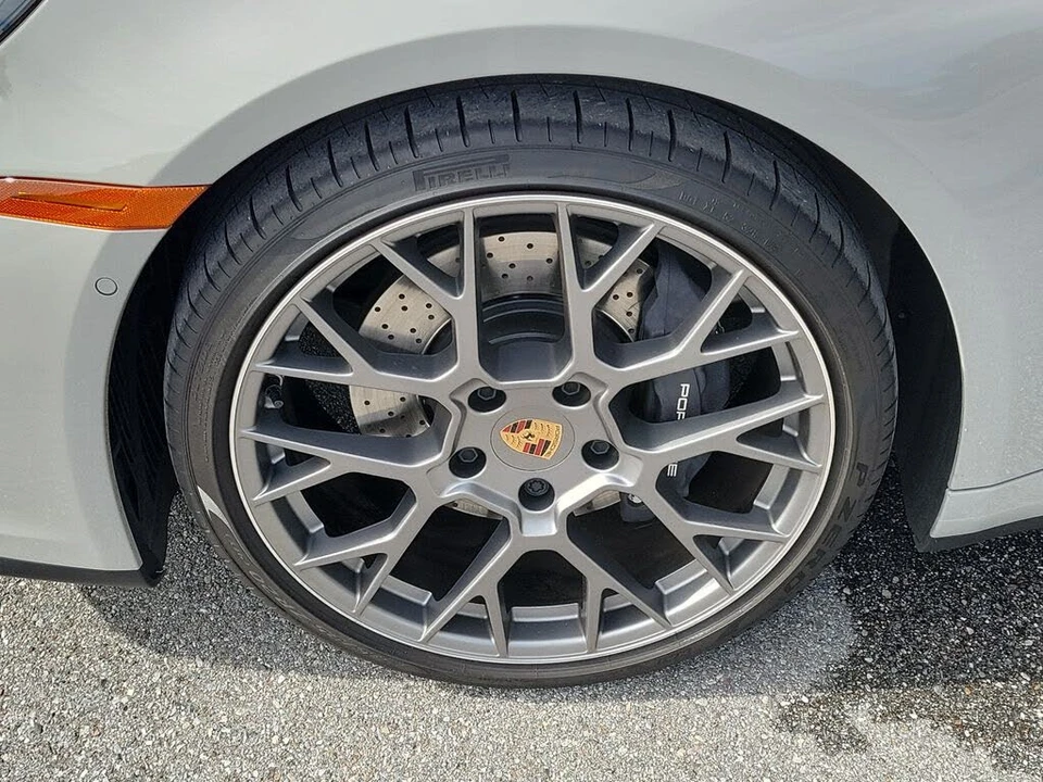 2025 Porsche 992 Carrera - Image 12 of 31