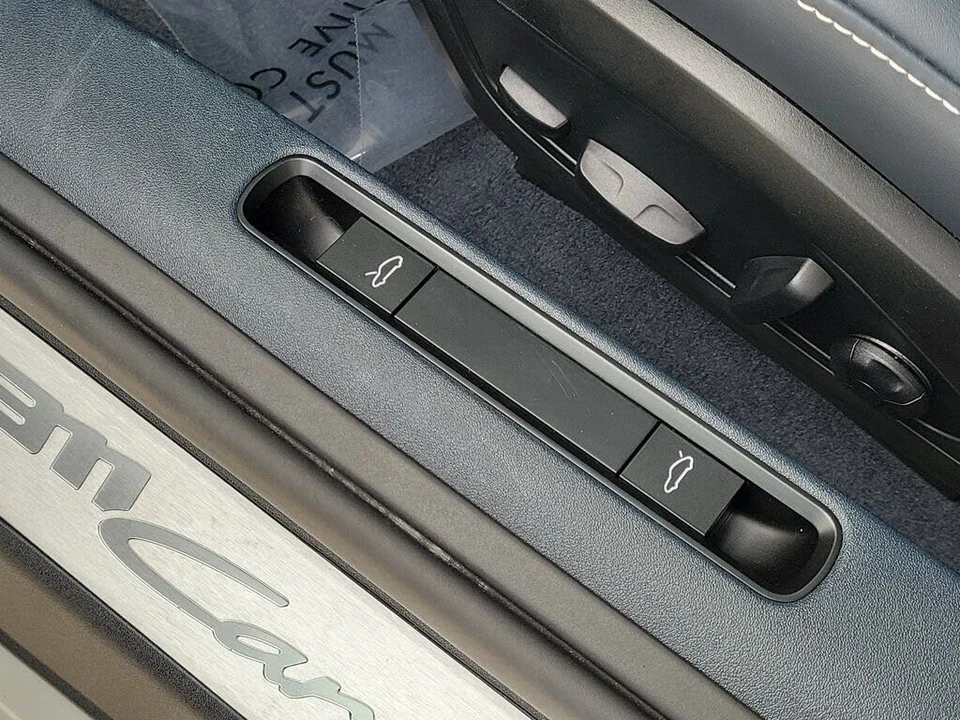 2025 Porsche 992 Carrera - Image 28 of 31