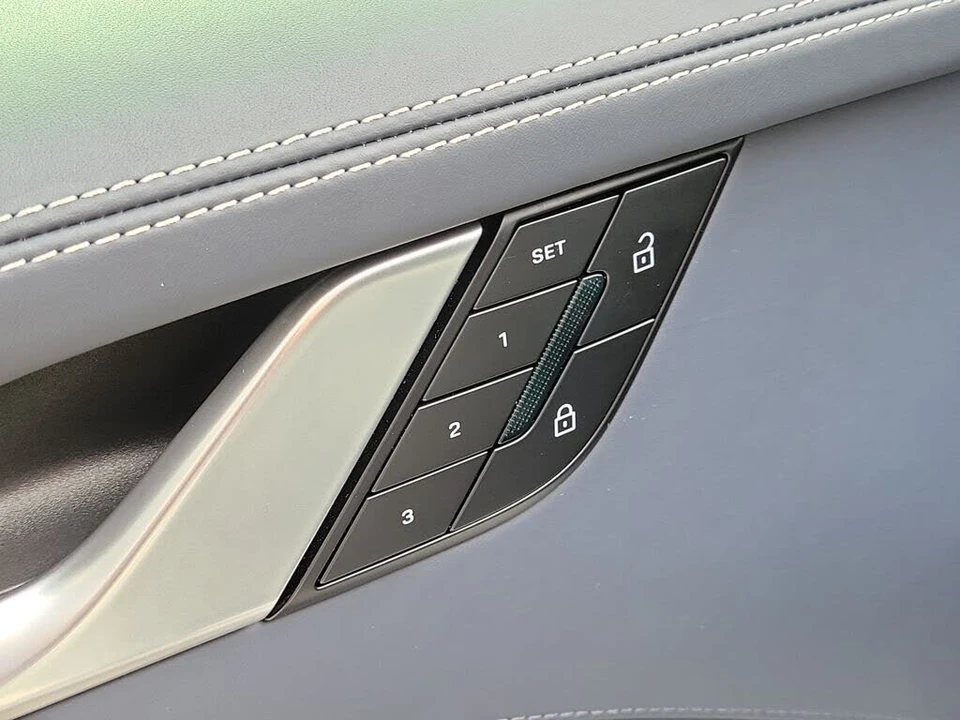 2025 Porsche 992 Carrera - Image 25 of 31
