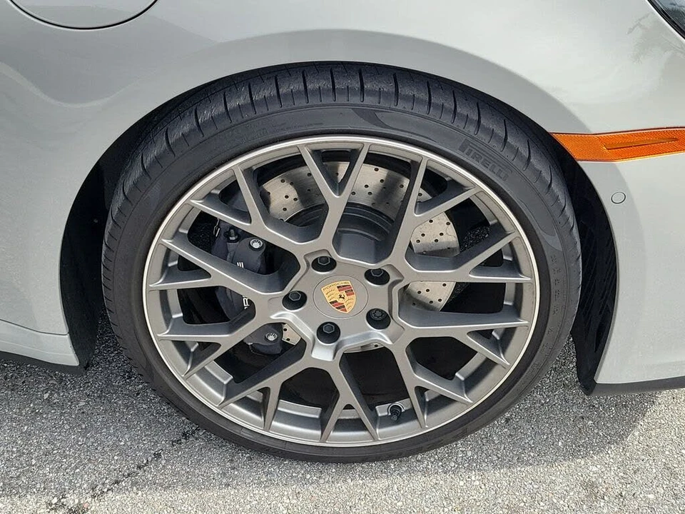 2025 Porsche 992 Carrera - Image 13 of 31
