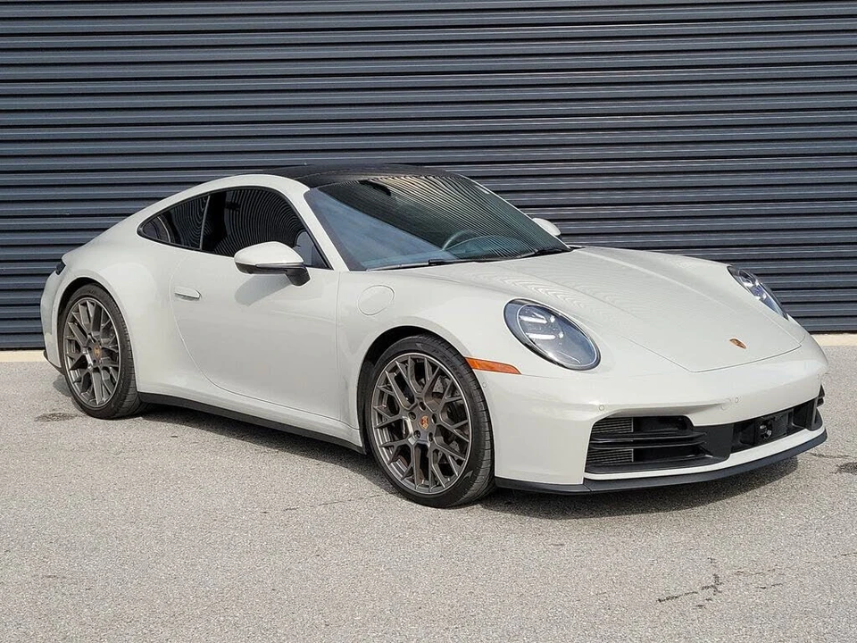 2025 Porsche 992 Carrera - Image 9 of 31