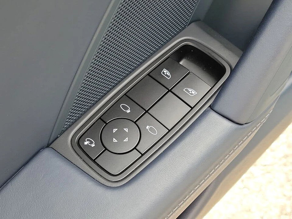 2025 Porsche 992 Carrera - Image 26 of 31