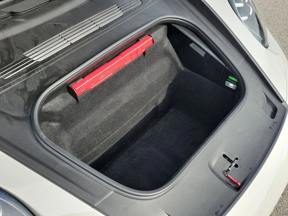 2025 Porsche 992 Carrera - Image 17 of 31