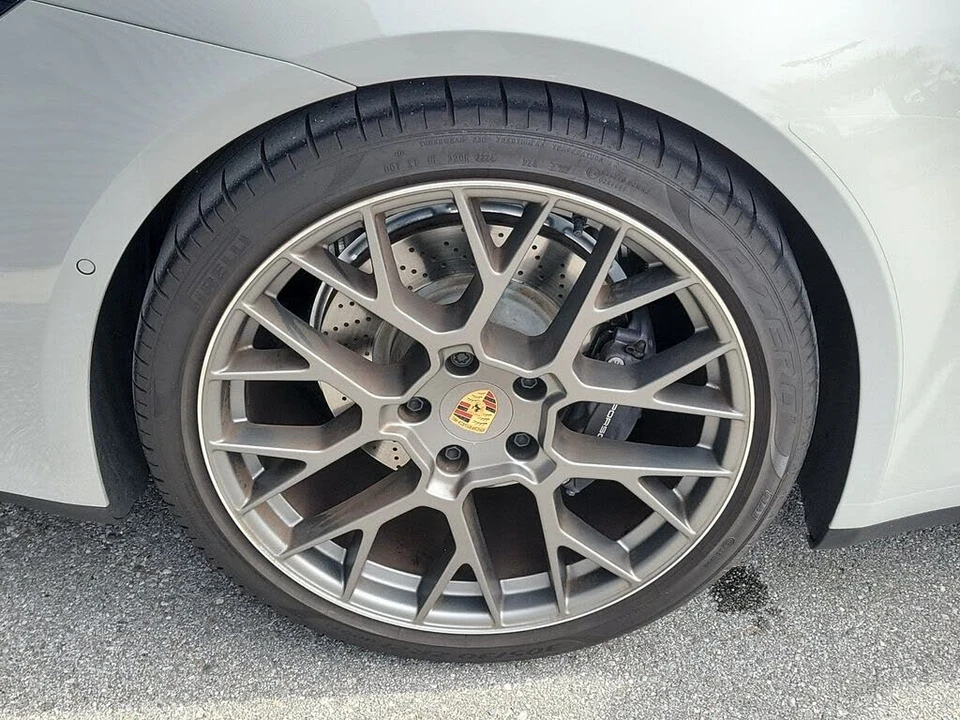 2025 Porsche 992 Carrera - Image 14 of 31