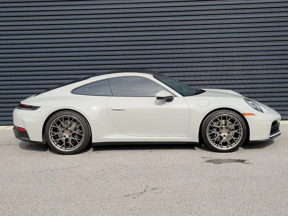 2025 Porsche 992 Carrera - Image 8 of 31