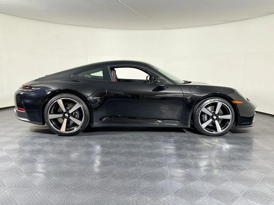 2025 Porsche 992 Carrera - Image 8 of 30